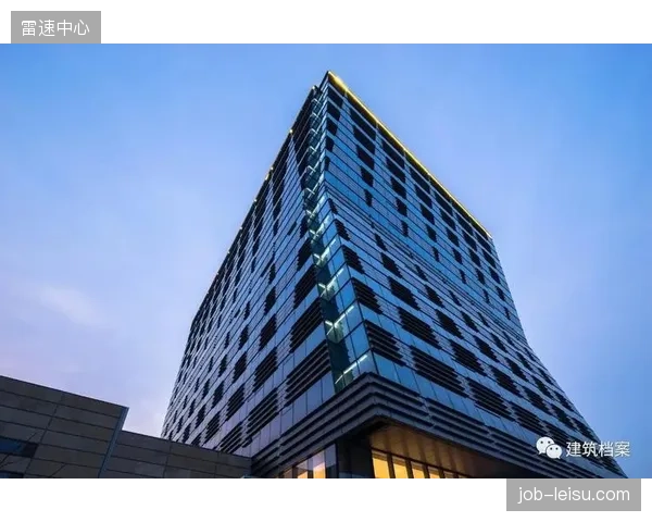 设计与运营的脱节：当建筑师专注于打造艺术品时，他们往往忽略了后期运营商在商业